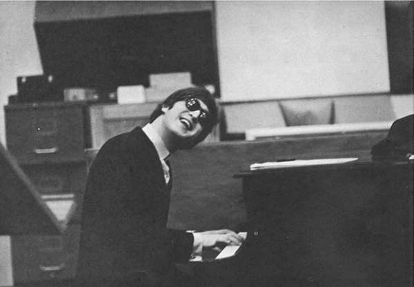historyofsound's tweet image. "We all shine on, like the moon, and the stars, and the sun." #HappyBirthdayJohnLennon