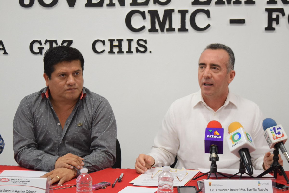 FcoZorrilla's tweet photo. Uniendo esfuerzos con @CmicChiapas en apoyo a la juventud de México, para fortalecer la #CulturaEmprendedora
#Chiapas http://t.co/BNI16m5ONN
