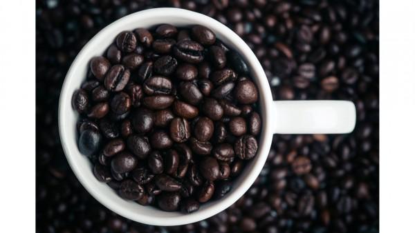 FLEX_Magazine's tweet image. Five ways black coffee helps support your bodybuilding gains: bit.ly/1Z7xZVQ