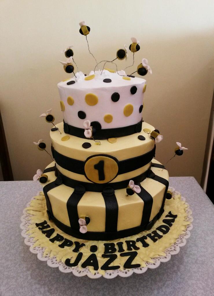 kengycake's tweet photo. #beescake # beecake http://t.co/wlKf7hm8OQ
