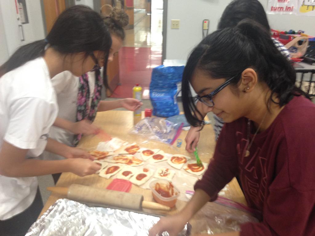 Renner_SFL_LM's tweet photo. Baking our homemade pizza rolls #perfection http://t.co/T8khGymkh4