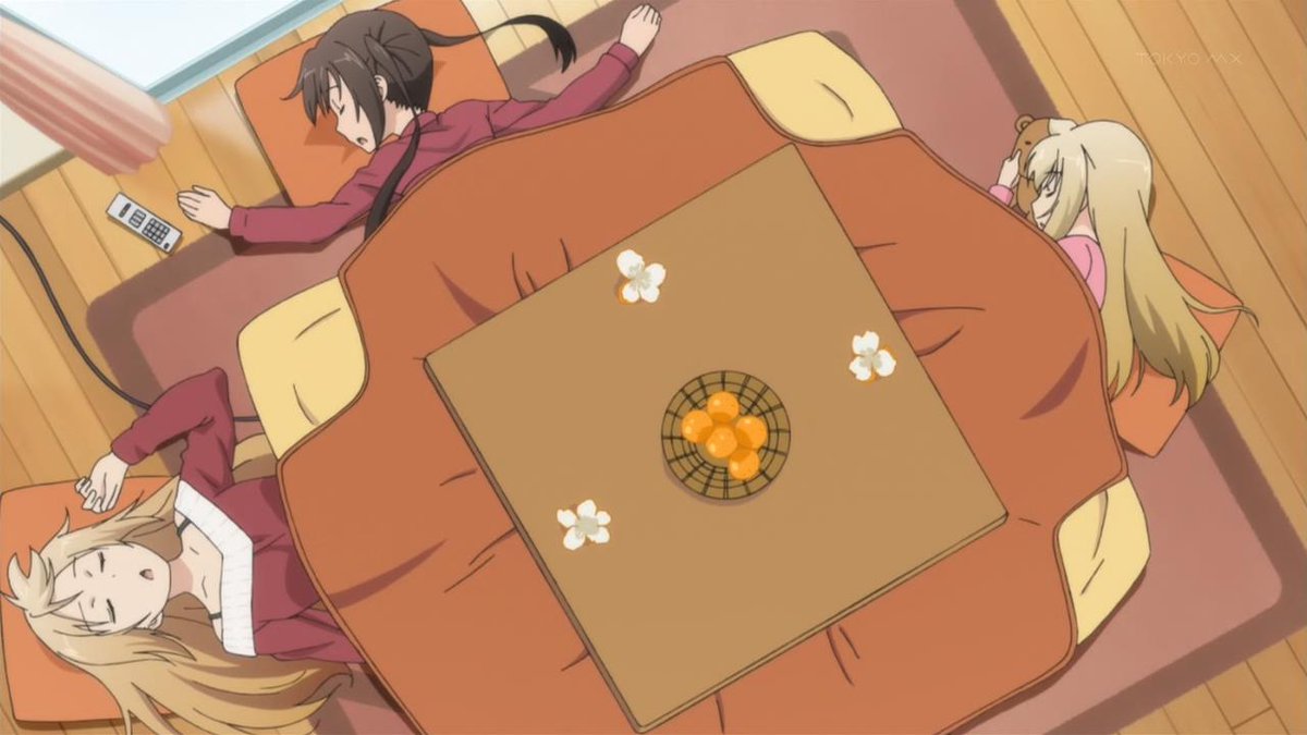 UndeadDarlings's tweet photo. May your weekend be relaxing. Eat tangerines under a kotatsu. Update on UD: Oct. 13! #undeaddarlings #funpocalypse http://t.co/UlhRXfeJt7