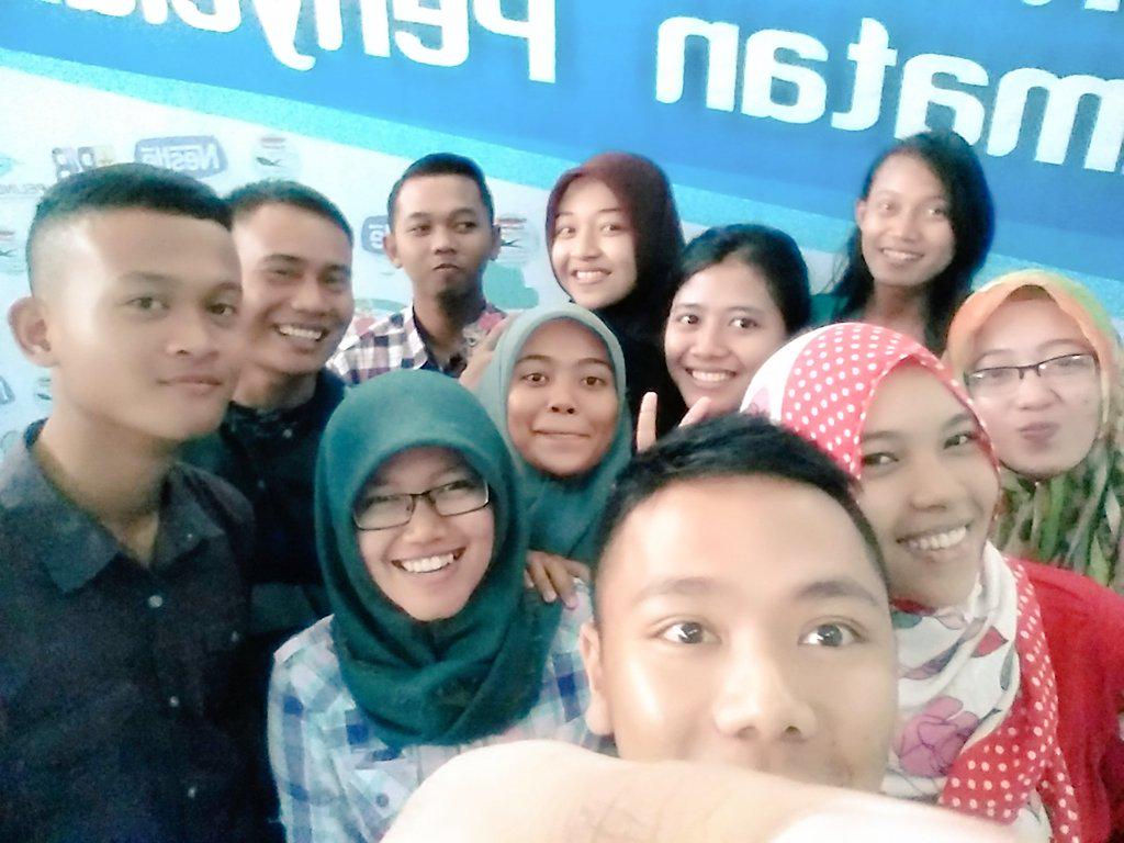 Lagi break seminar "Kesehayan dan Keselamatan Penyelaman". Gokil kalian <a href="/KesmalaSBY/">KESMALA SHT SURABAYA</a>. Tunjukan aksimu lahi !