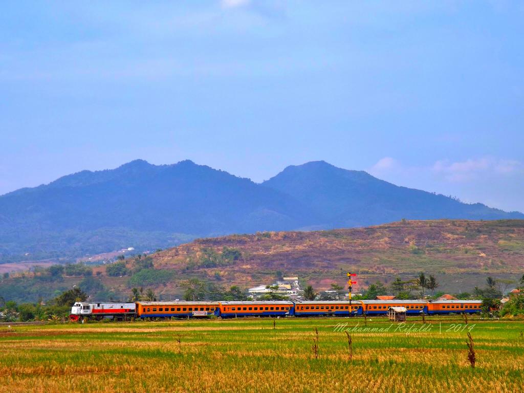 KAI121's tweet image. Lukiskan akhir pekan Anda dengan keceriaan berkumpul bersama keluarga atau orang tercinta. Selamat pagi #SahabatKAI..