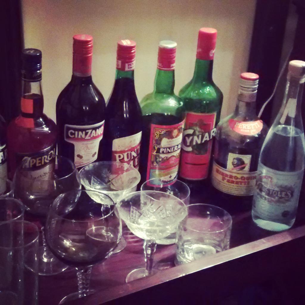 VermuBar's tweet photo. @Apostolesgin @cynararg @CinzanoArg @CampariARG @FernetBrancaARG  Hoy es #ViernesdeVermú. http://t.co/hKKvAIrT99