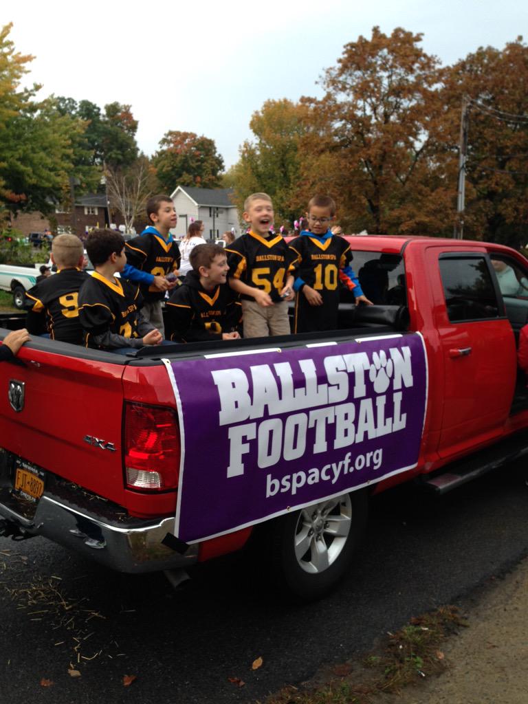 BSpaCYF's tweet photo. Homecoming Parade 2015! http://t.co/BZ9hrMRG9r