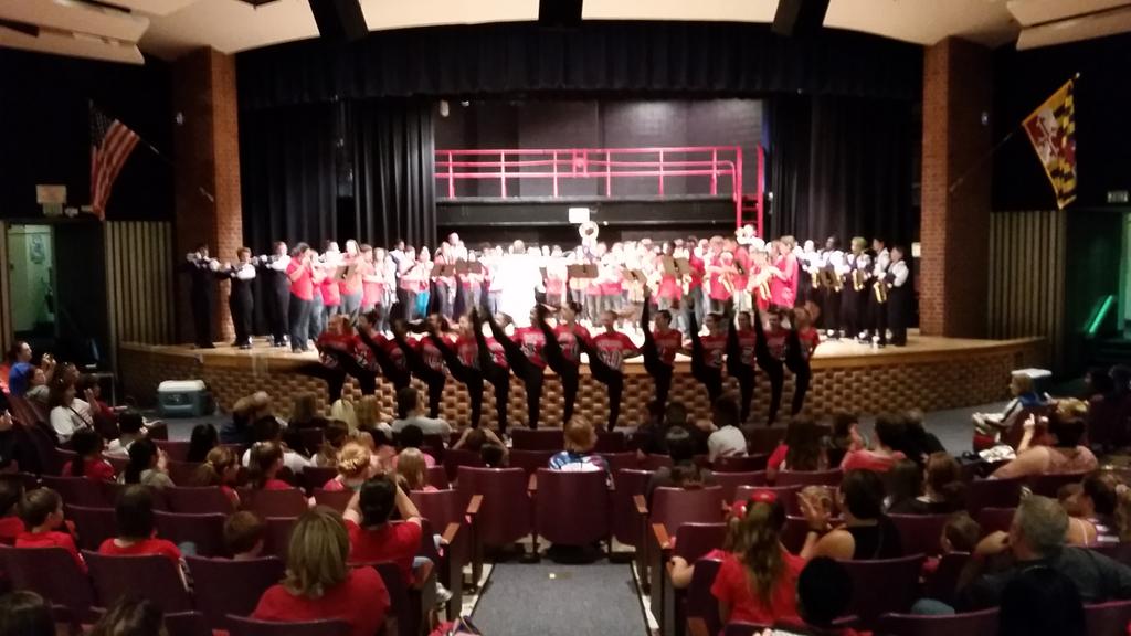 Despite the rain, <a href="/PatriotPrideMB/">OMHS Patriot Pride</a> had a Grat night in the auditorium with our cluster and the @oldmilldanceco !