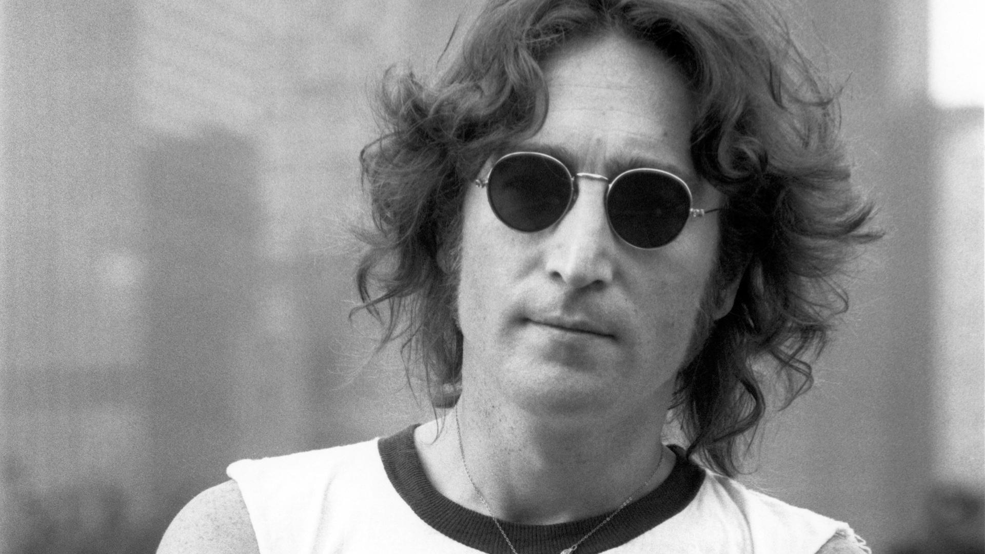 Happy birthday John Lennon, thanks for all the music and share with us his gift that you had. We miss you pal 