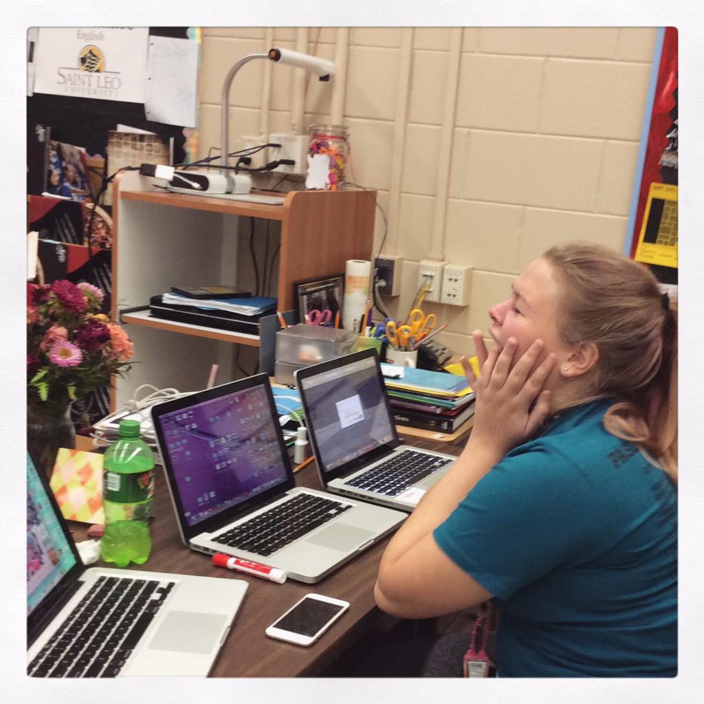 yearbook_pasco's tweet image. Feeling the #Yearbook deadline pressure on  #NationalYearbookWeek. #EditorProbs