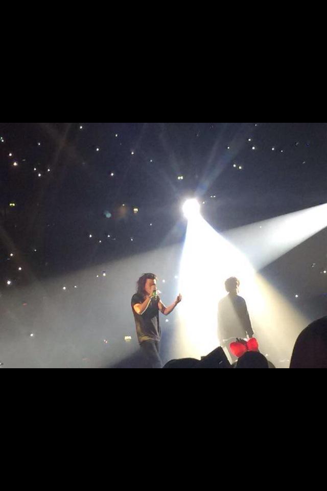 MyStylinsonTeam's tweet photo. #NEW | H&L onstage in Manchester - 10/4/15 (43-45)
#OTRAManchester2 #EMABiggestFans1D http://t.co/XVFAkZAonH
