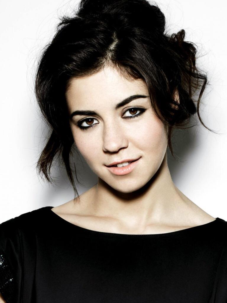 HAPPY BIRTHDAY TO MARINA DIAMANDIS youre incredible you make your fans happy never blue,you\re immortal.We love you. 