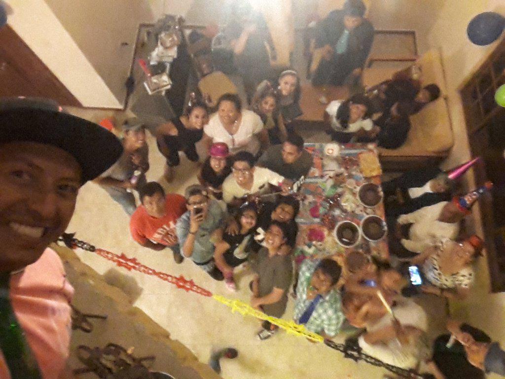 MEGACHEER's tweet photo. Disfrutando en familia 
Cumple de Papa Conito  y Mama Lucita
#megacheer
#porque_puedo_quiero_y_me_da_la_gana http://t.co/rXjEoTgQdL