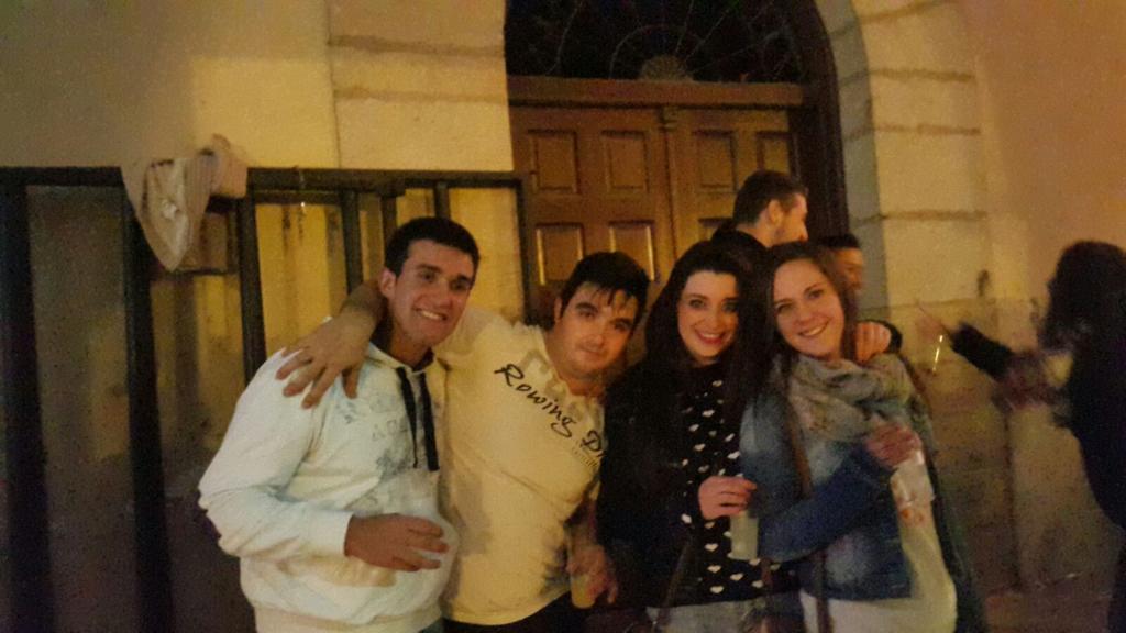 Eva_szb's tweet photo. Que viva el trambolismo como forma de vida :) @ursula_mg http://t.co/O0vstZ8zC2