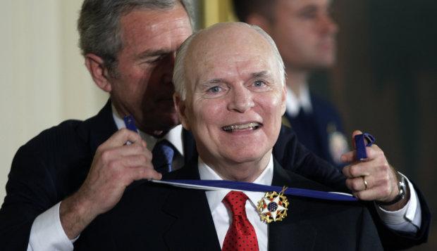 10/9: Happy 74th Birthday 2 broadcaster Brian Lamb! Founder of C-SPAN+on-air personality!  