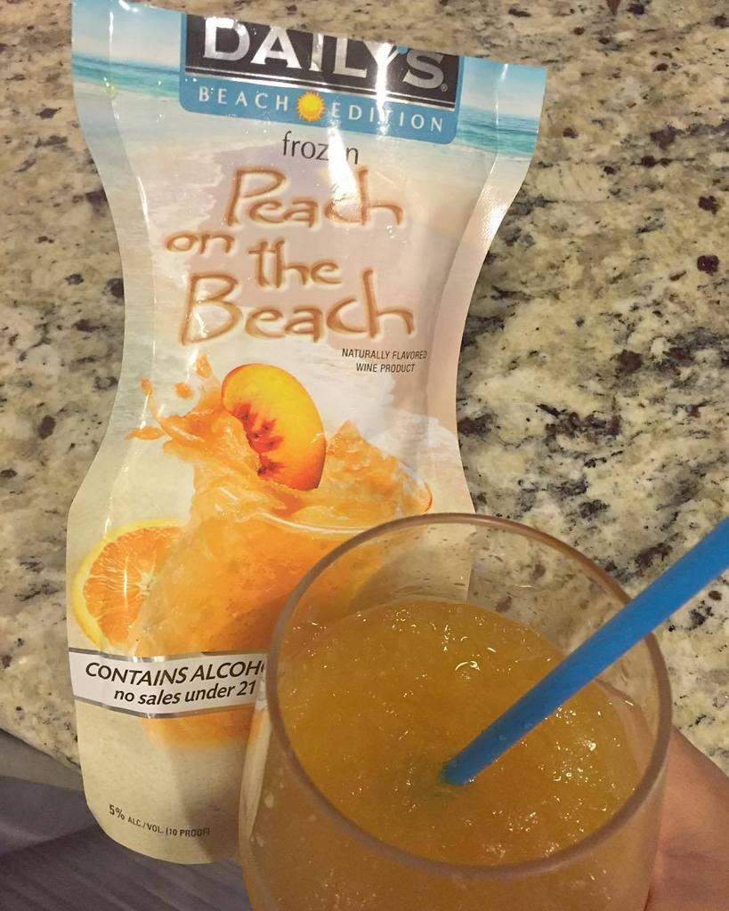 Schu2866's tweet photo. Dreaming of #turksandcaicos tonight ! #beachesmoms #peachonthebeach #dailyscocktails http://t.co/p2tD3vDpCe http://t.co/11FkQ14KZ9