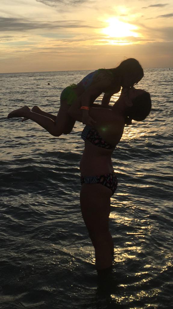 AndreaSteffens's tweet photo. Florida sunset with the best little girl ever! http://t.co/ldjTj8skUJ