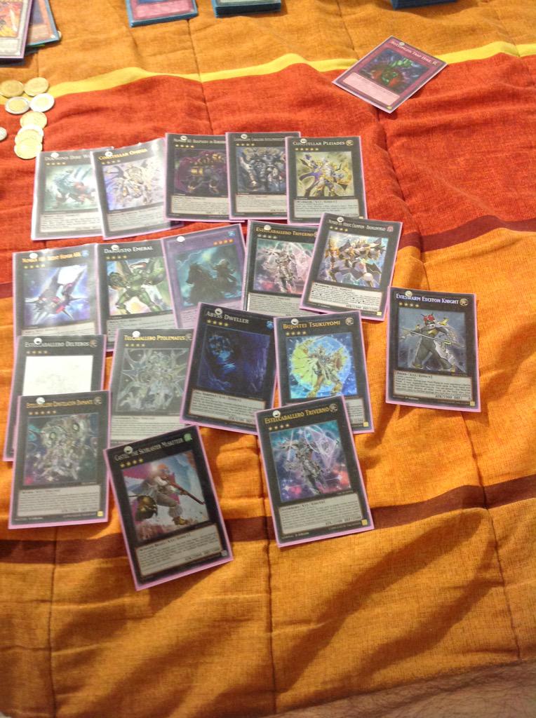 AlnDav's tweet photo. Help me choose my extra deck for tomorrow's regionals #yugioh #extradeck #satellars http://t.co/9azOP5b5Pb
