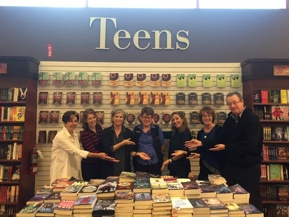 VickiGrantYA's tweet image. @chaptersindigo Ajax wall of fame #OrcaSecrets @TTotenAuthor @scissorhouse @KathyKacer @KelleyArmstrong