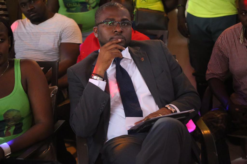 Images témoins , il n'est pas venu le malheureux , mwen Depite deja ...