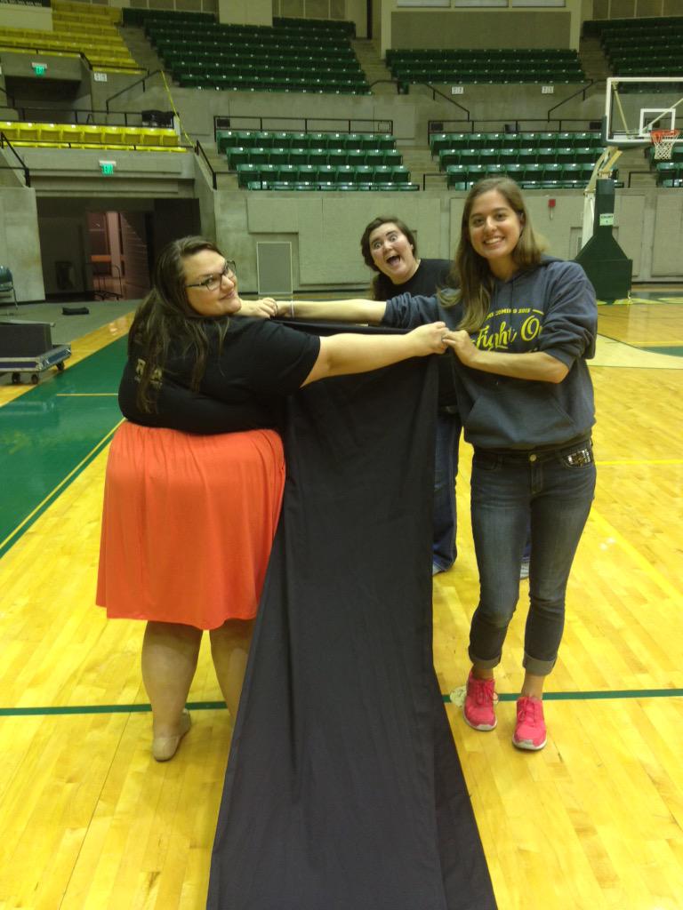 ATUResLife's tweet photo. Our Resident Directors make a great team! #techidol2015  #cleanup http://t.co/b3VmWiysAk