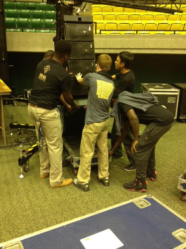 ATUResLife's tweet photo. The Brown Hall RAs are a great help with the #techidol2015 cleanup. THANK YOU! http://t.co/MkRI5Fopz0