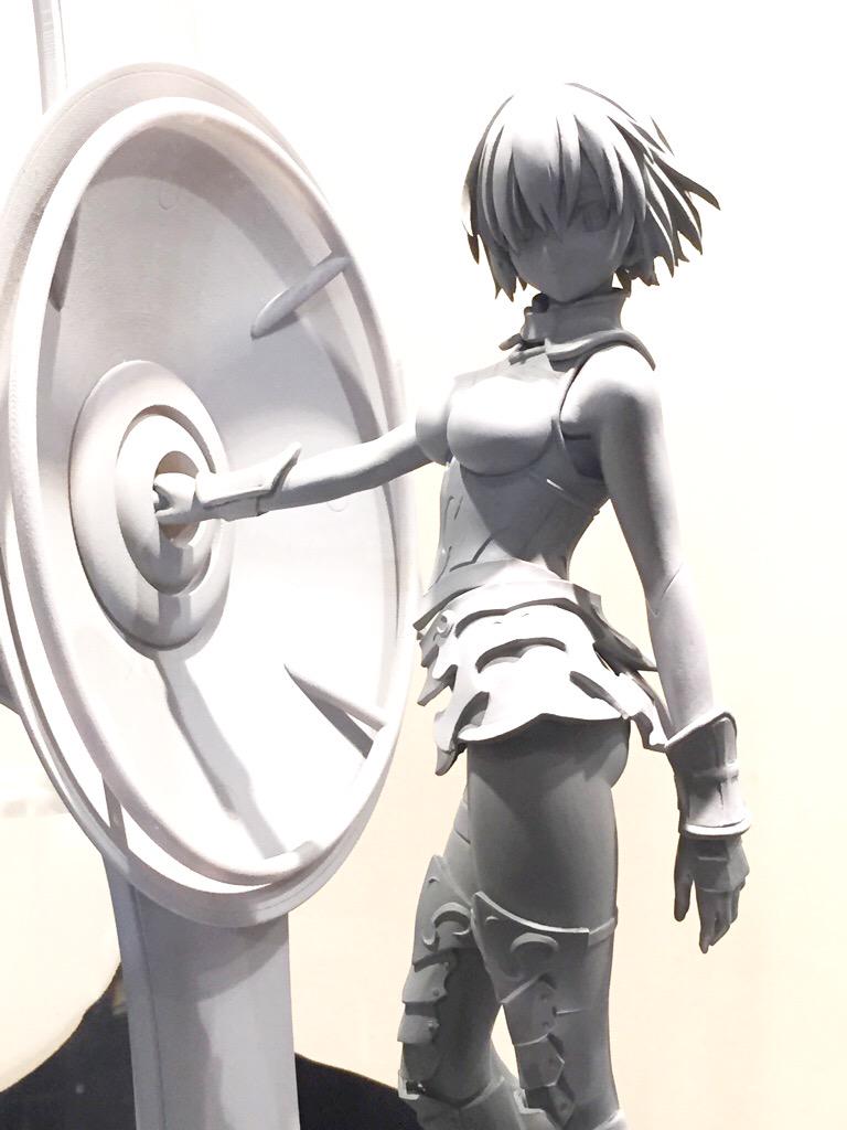 そしてこちらが初の立体化となる「シールダー/マシュ・キリエライト