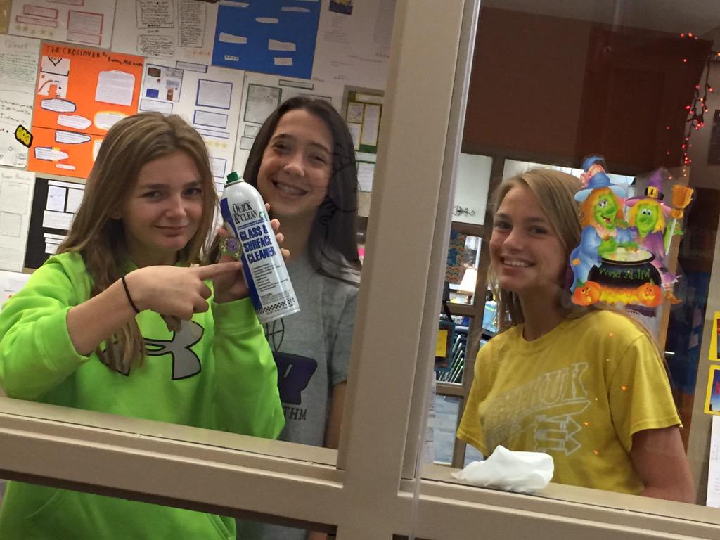 rocketmslib's tweet image. More decorating and havn fun!! Love these helpers!