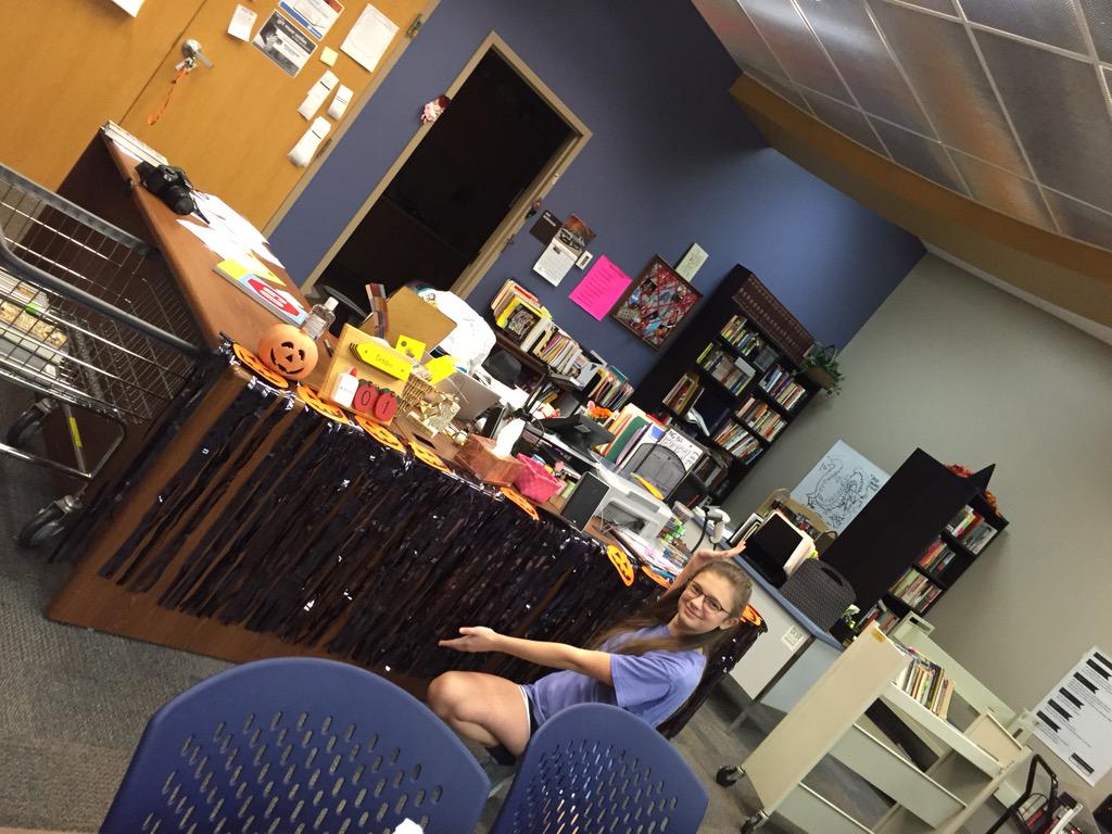 rocketmslib's tweet image. More decorating and havn fun!! Love these helpers!