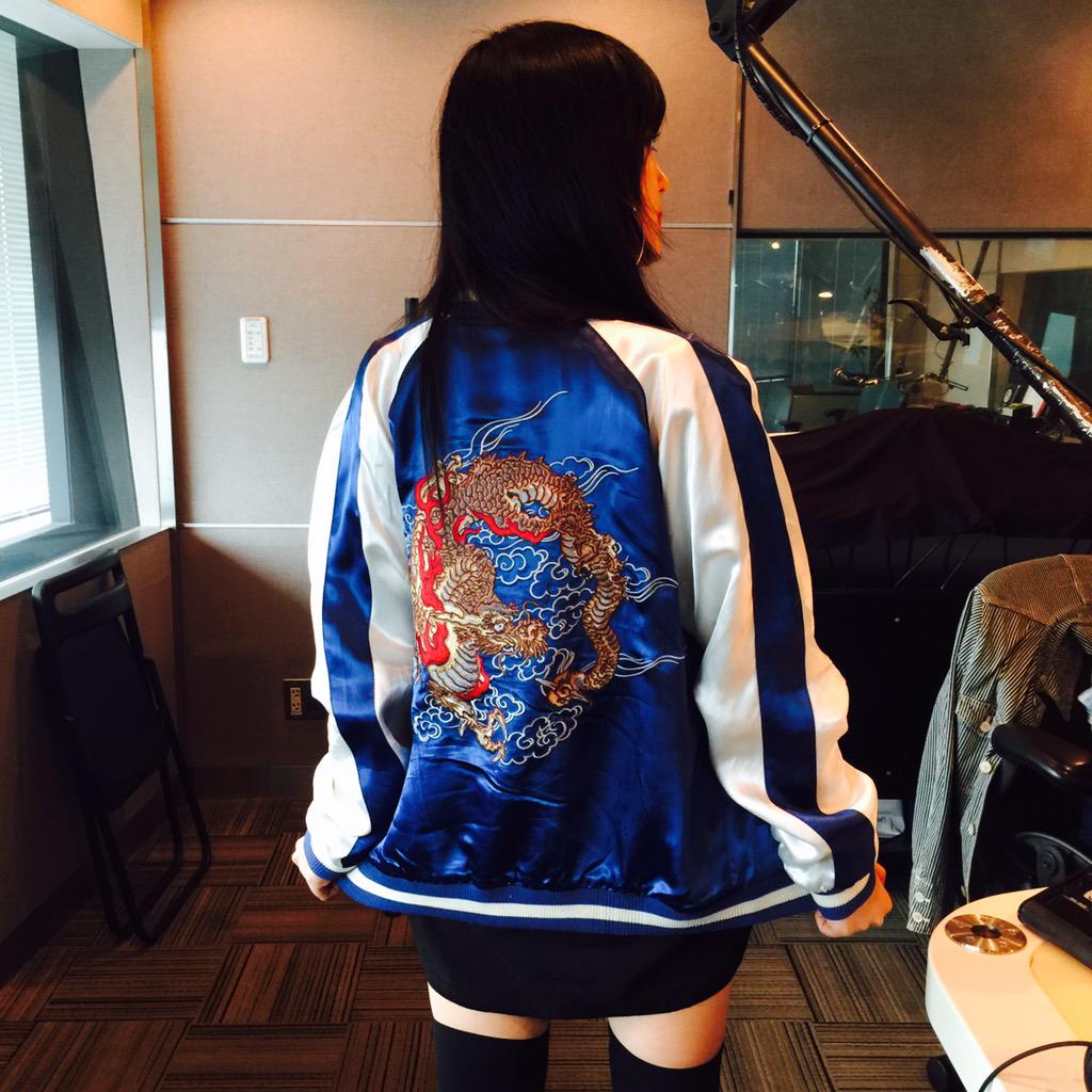 Twitter पर J Wave Radio Donuts Daoko さんのスカジャン 背中には龍が舞っています Super Cool Jwave Dragon スカジャン Http T Co Yzh2uupfbj Twitter