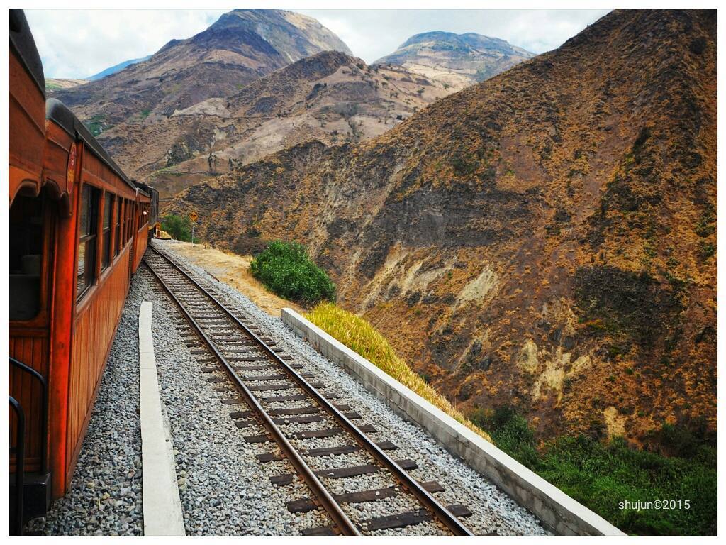 Yoao07's tweet photo. #Travelophilic #SiBeiLatAm
#Ecuador #Alausi #DevilsNoseTrain #narizdeldiablo
#train #switchbacks #railways #snapsee… http://t.co/IWiukMsqTk