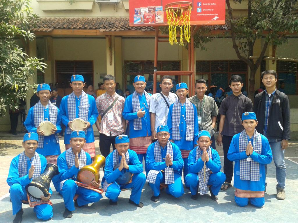 aliefteguh_'s tweet photo. Marawis @RohisSmkn1 Cikarang Barat at #PERISAI2015 http://t.co/eiCBc6qtYb