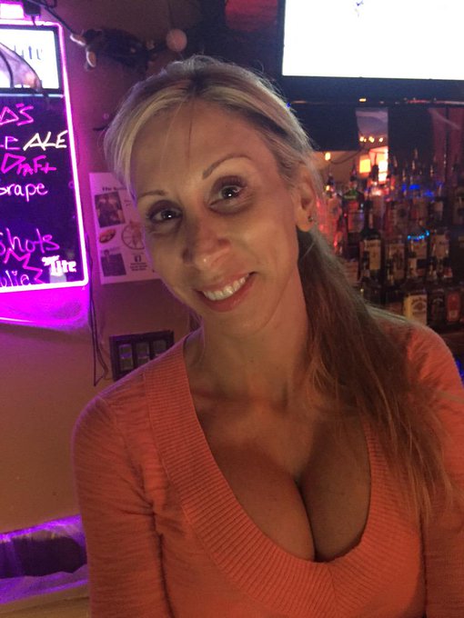 No make up at 12:30a lol loving my bar http://t.co/7xxJpQ4Gbu<a href="/tag/humpdaymorning"class="tags"><span>#humpdaymorning</span></a>