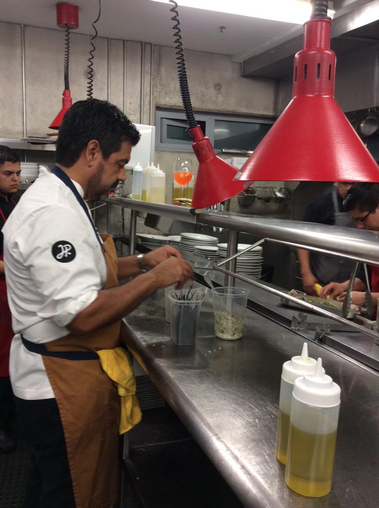 Adrenalina y pasión se vive en la cocina de #Mision19 en esta cena maridaje con nuestro anfitrión <a href="/JavPlascencia/">javier plascencia</a>