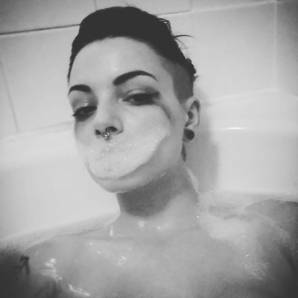 0AprilStorm0's tweet photo. Getting closer and closer to the real me - don't burst my bubble http://t.co/1QfZX627zF
