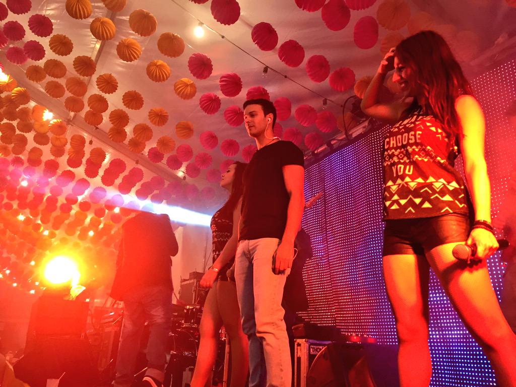 FiestasOjen's tweet photo. 7.40h la @OrquestaDynamic haciendo las delicias del público #FeriaOjén15 @AytoOjen @alcaldeojen @mlorenteojen http://t.co/otajWmuBD4