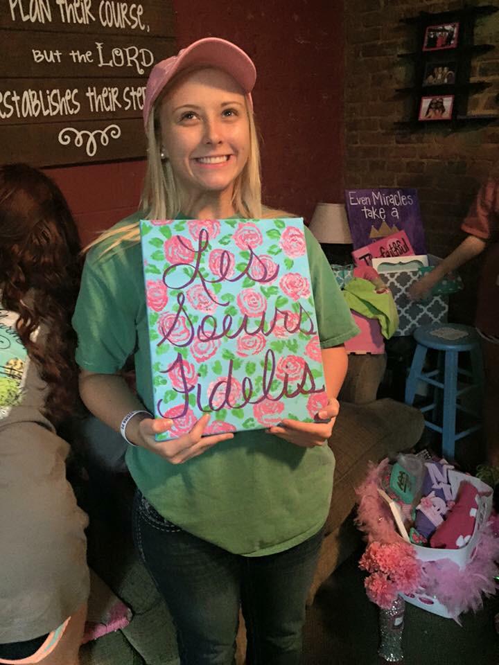 kaitplushate's tweet photo. My little is so weird 😭 @harrisbharris #PhiMu http://t.co/fZmZMOCS22