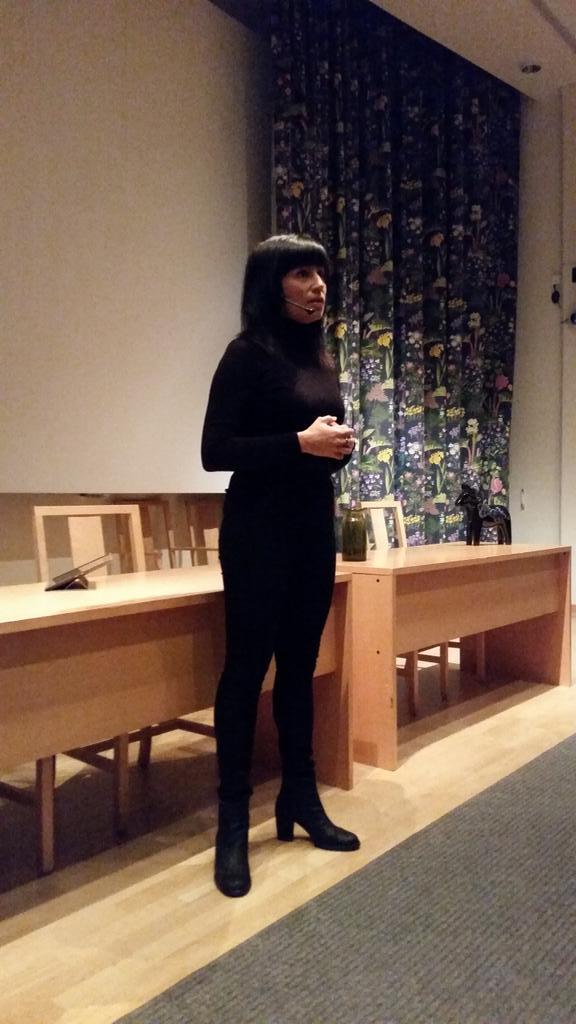 MaudSvensson's tweet photo. Kvinnans rätt till den egna kroppen. @rossa_d föreläser på #feministisktforum #dalarnasmuseum http://t.co/zaAgiKIctn