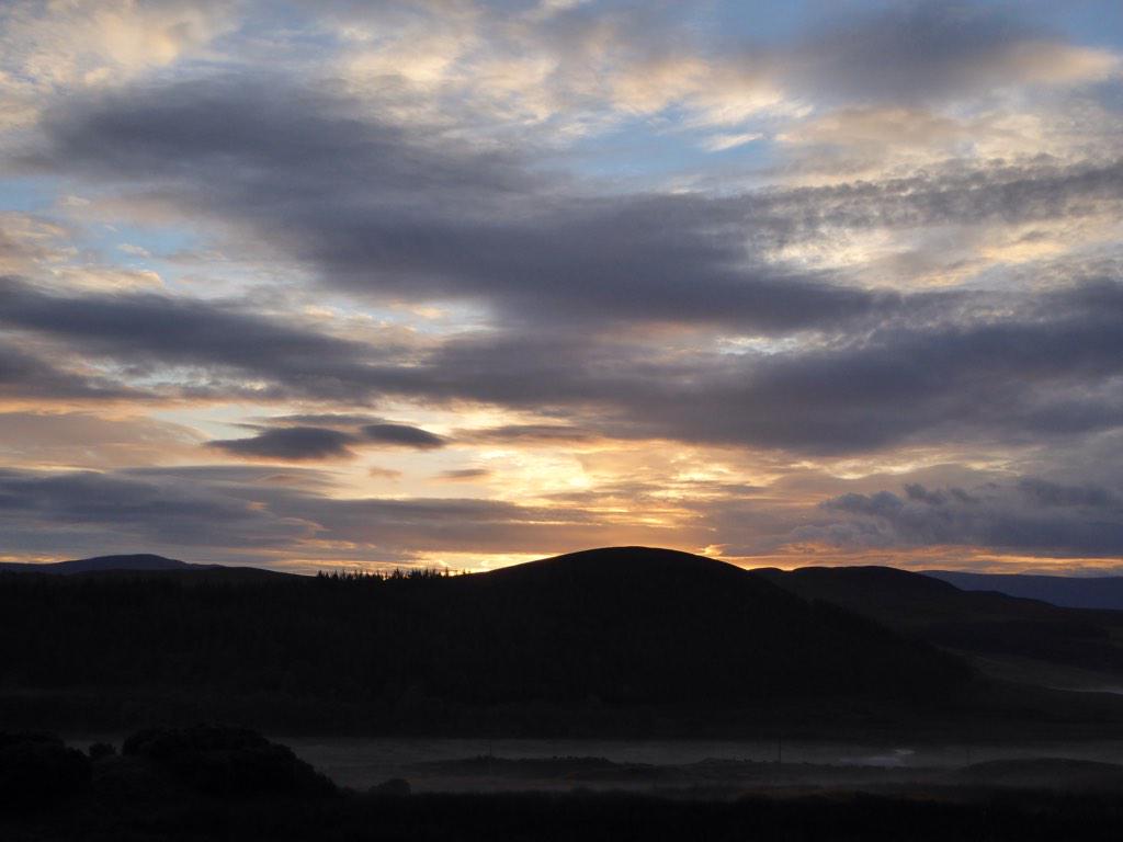 paulinedaniels's tweet photo. Sunrise this morning @Strathvaich #sunrise #scotland #photo @niaga_hijau @Battagliart @DoolinDebi @THUNTER_x http://t.co/sebTdHq6Sp