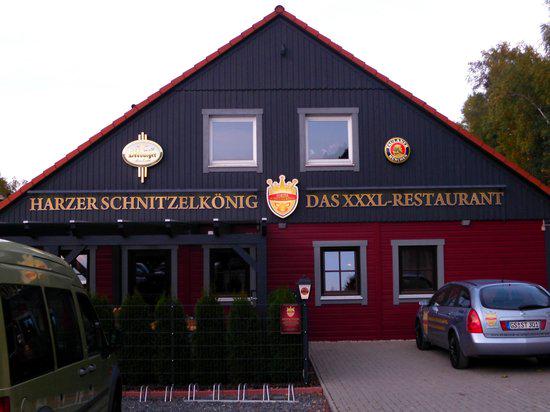 Sabrina_91_'s tweet photo. Yesterday had a wonderful evening at the Harz Schnitzel King ;-) @MarkusHeise2 
#Harz #Schnitzel #Bier #köstlich http://t.co/hYsXXy7WvW