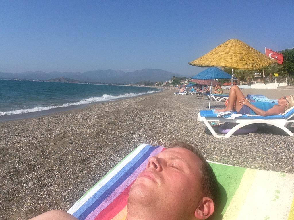 davidmbell's tweet photo. #HardLife #BeachOrPool #Turkey #Cocktails http://t.co/ReqgbqFxrq