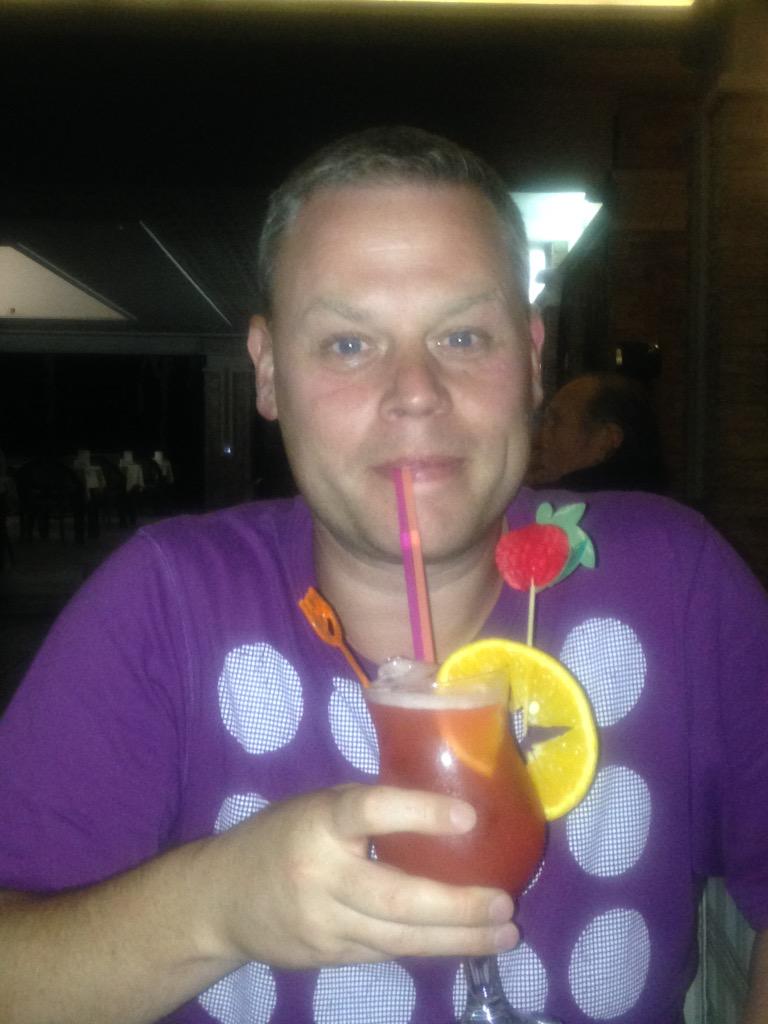 davidmbell's tweet photo. #HardLife #BeachOrPool #Turkey #Cocktails http://t.co/ReqgbqFxrq