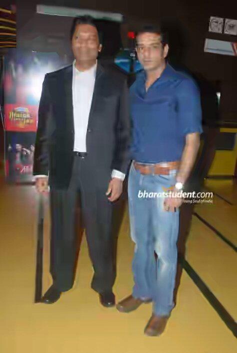 adityas0987's tweet photo. With friend http://t.co/mt1n1FcsfR