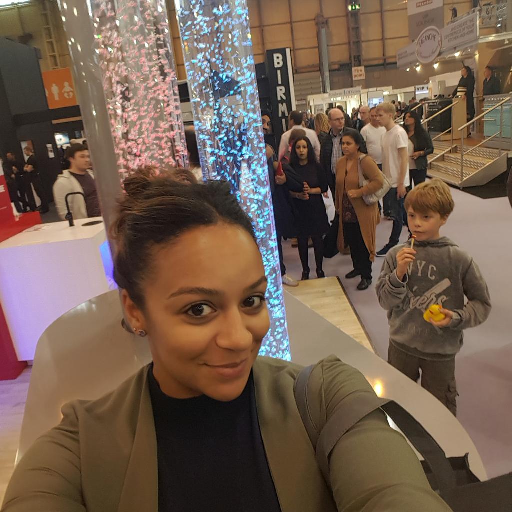 Aspire_Global's tweet image. Refresh Your selfie #Zipeffect