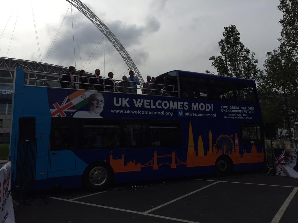 UKWelcomesModi's tweet image. 1! And we&apos;re off! #buspecharcha #modiexpress