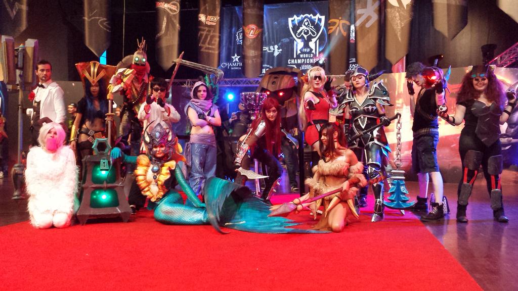 RiotLignarius's tweet photo. Cosplayers de talent! #worlds http://t.co/fFlnheq4SB