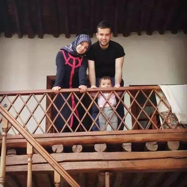LaikYobaz's tweet photo. Bu çocuğun, bu hanımın acısını da öldürebilsek ?!
Yanında eşi olan polis memuru şehit oldu
#KatilPKK
#KatilDemirtaş http://t.co/2O6mUH2Ejs