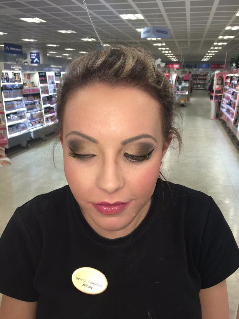 heatley21's tweet photo. Too much fun at work last night π! #bareMinerals #strobing #natural #signatureplus http://t.co/rjR261eeZ5