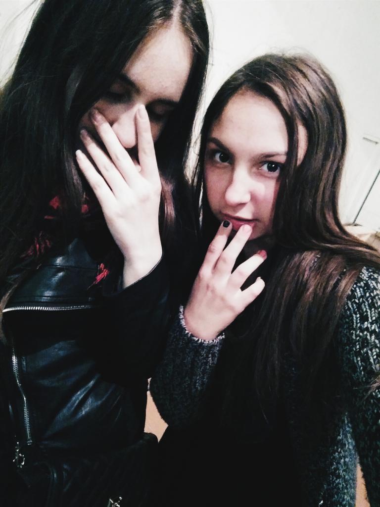 Yasinskaa's tweet photo. 👭💋 http://t.co/4Z0C4XM2x6