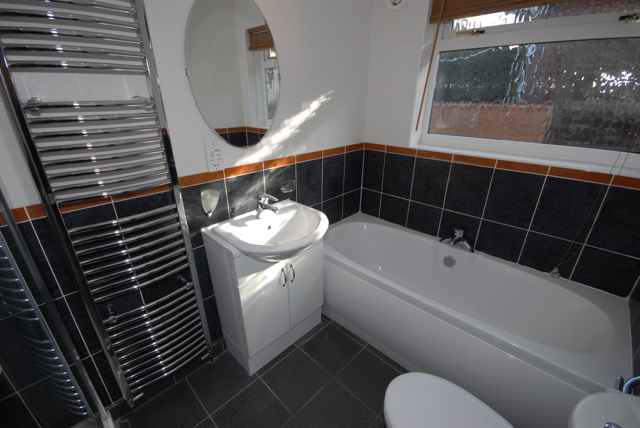 IanPerks_'s tweet photo. TO LET £685 #Pedmore Semi detached two bedroomed bungalow in sought after crescent location. http://t.co/Xe1Agc3bGa http://t.co/uceA7FNAFJ
