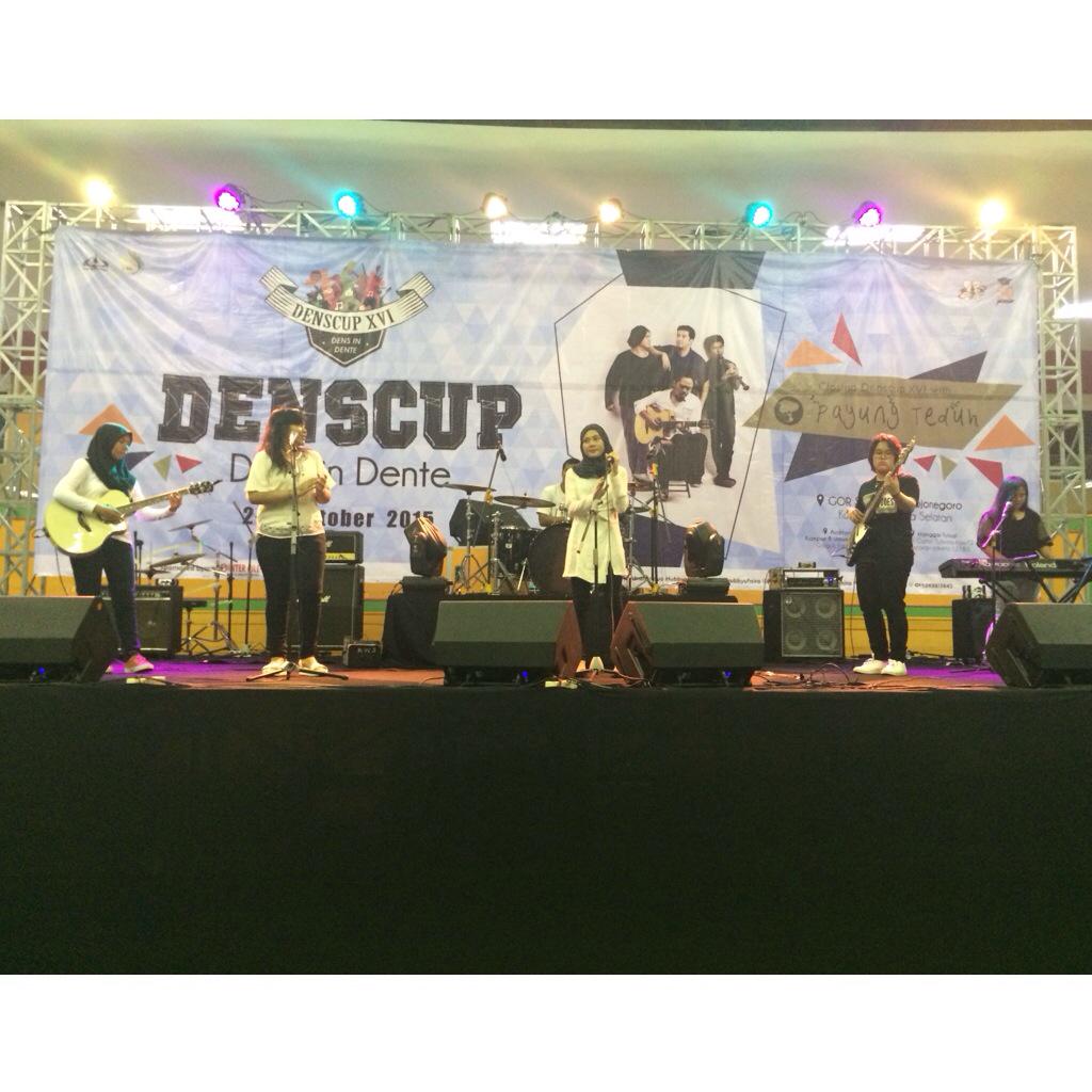 denscupXVI's tweet photo. Penampilan Band Nocturnal pada closing denscup XVI🎉🎉🎤🎸 http://t.co/VHiaq786sp
